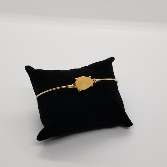 thin gold tone bangle with peach druzy teardrop - Picture 2 of 3